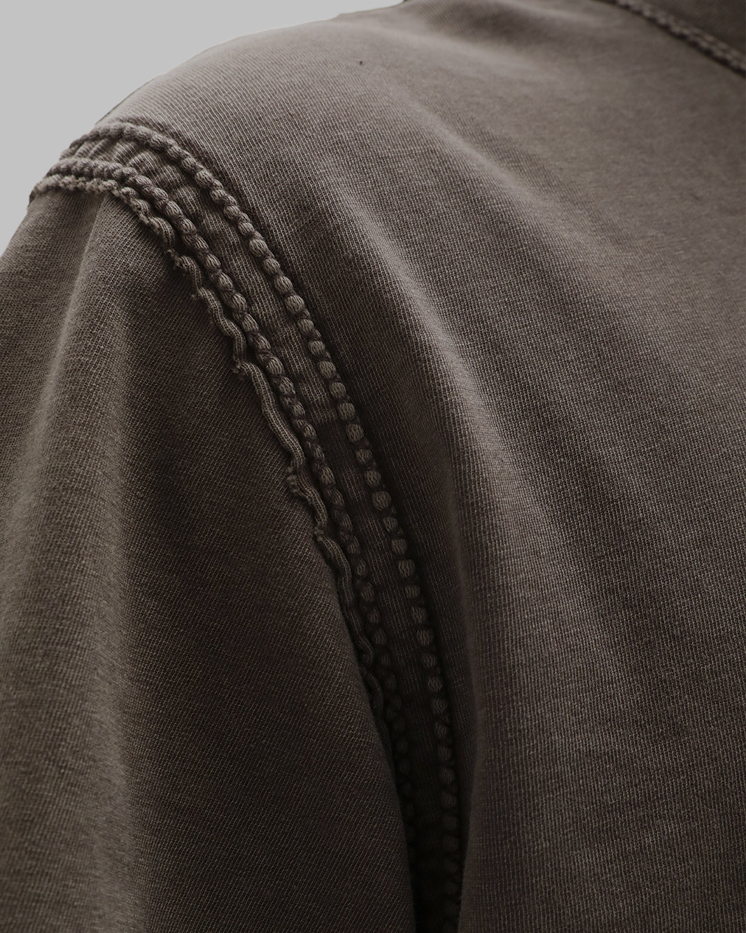 FRECCIA TEE - Warm Grey
